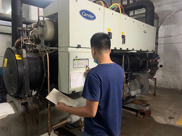 中央空調(diào)維修淺談更換冷凍油的步驟