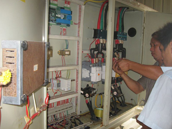 東元冷水機(jī)組線路檢修