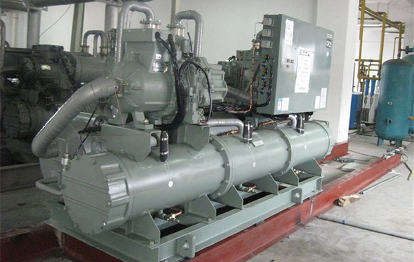 中央空調(diào)維修淺談更換冷凍油的步驟