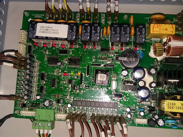 約克水冷柜機(jī)控制板