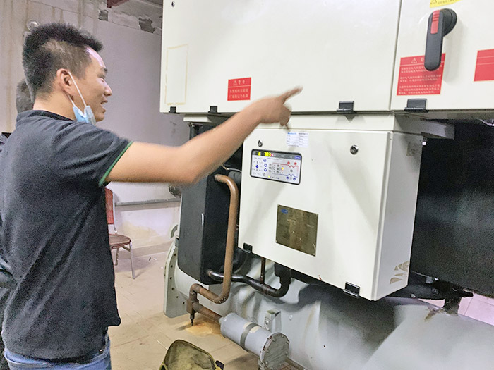 開(kāi)利螺桿機(jī)維修